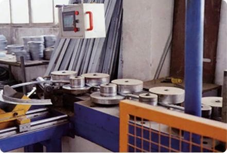Numerical control flange device